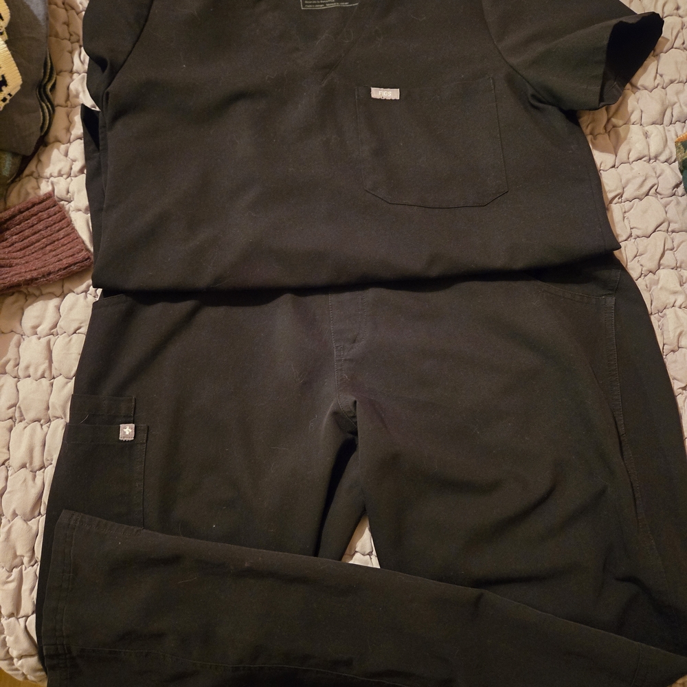 Figs Black Scrub Set